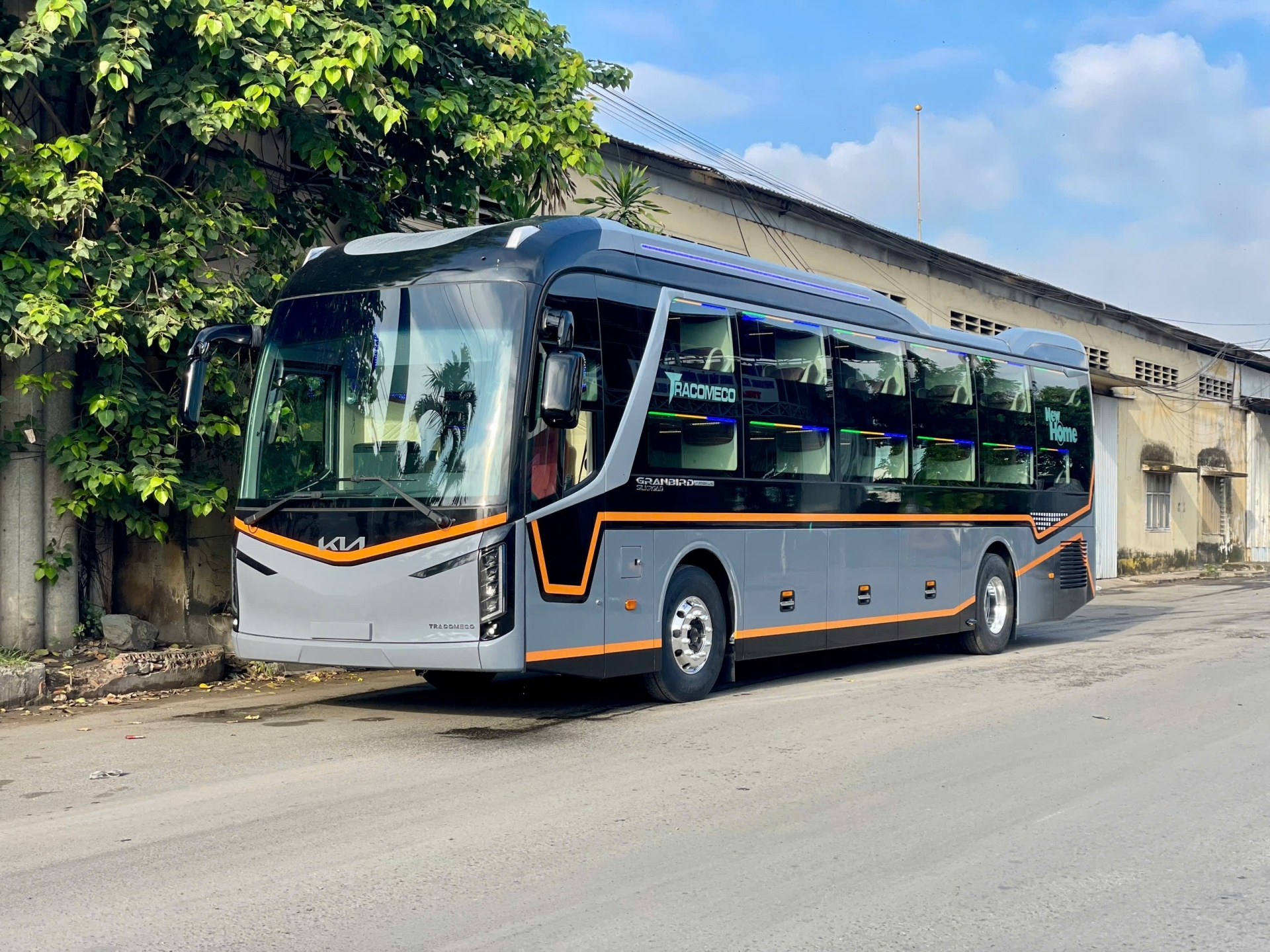 giá xe khách tracomeco mới