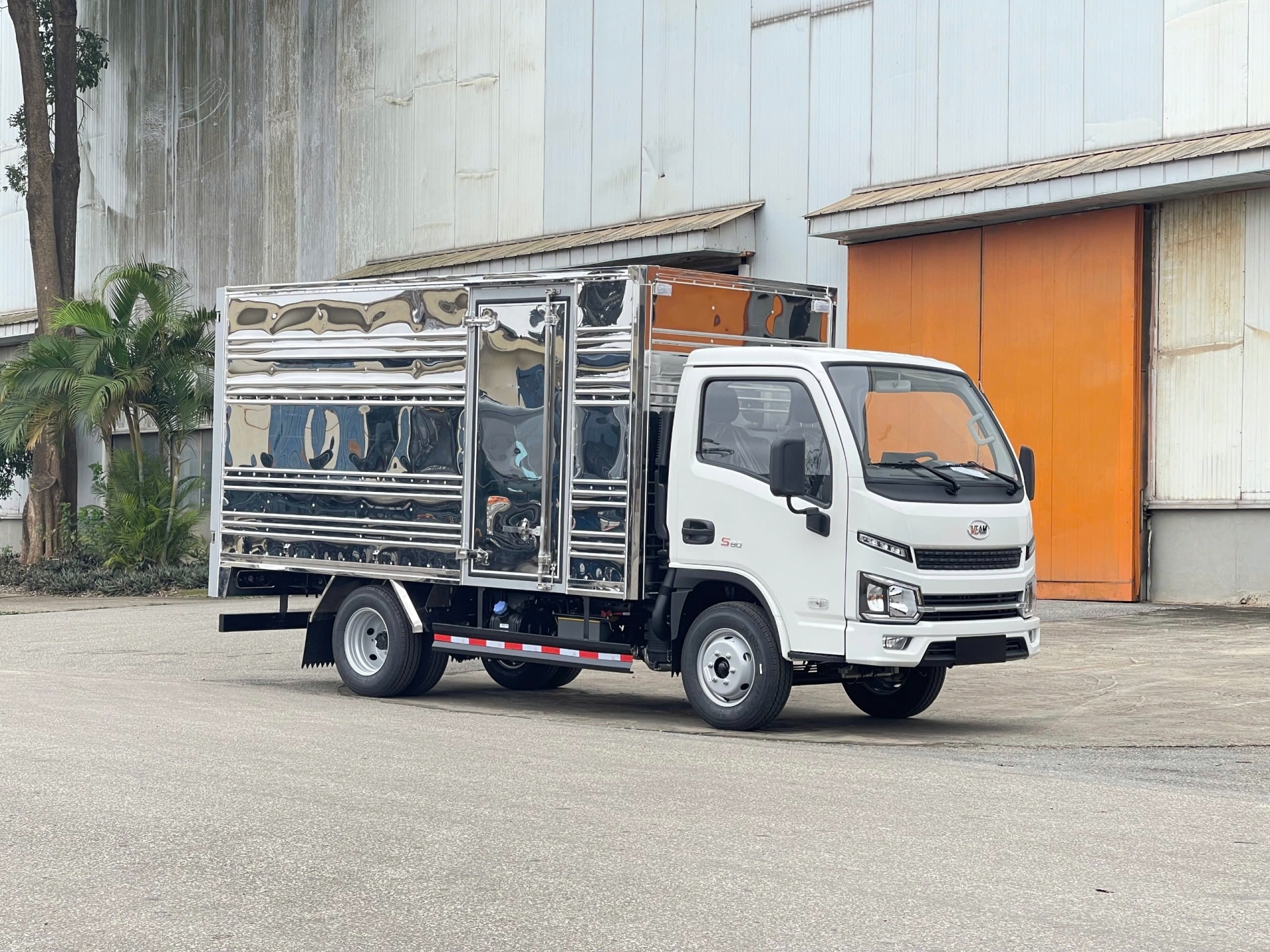 VEAM S80 THÙNG KÍN CỬA HÔNG MÀU TRẮNG