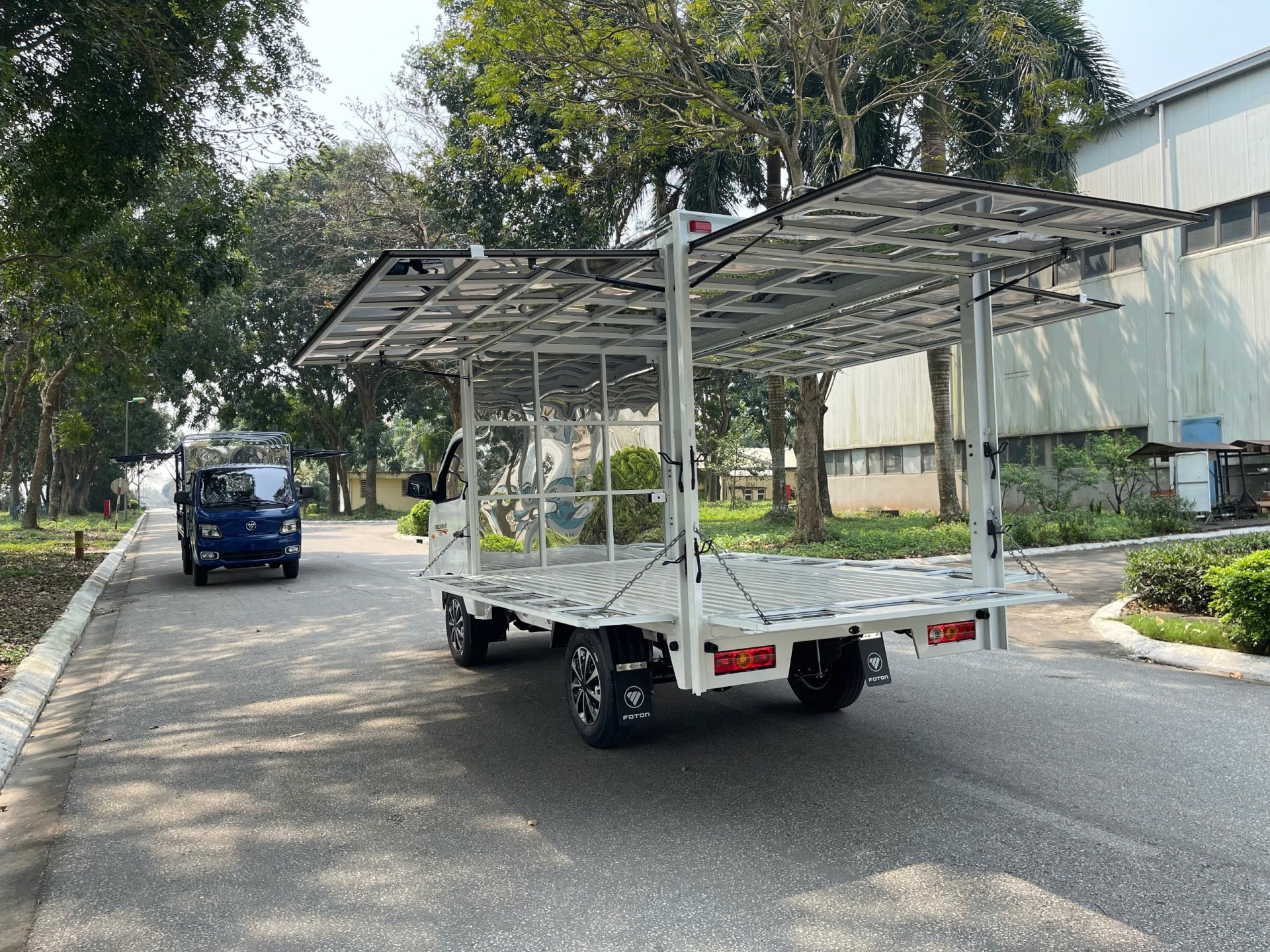 VEAM FOTON T25 THÙNG KÍN CÁNH DƠI MÀU TRẮNG