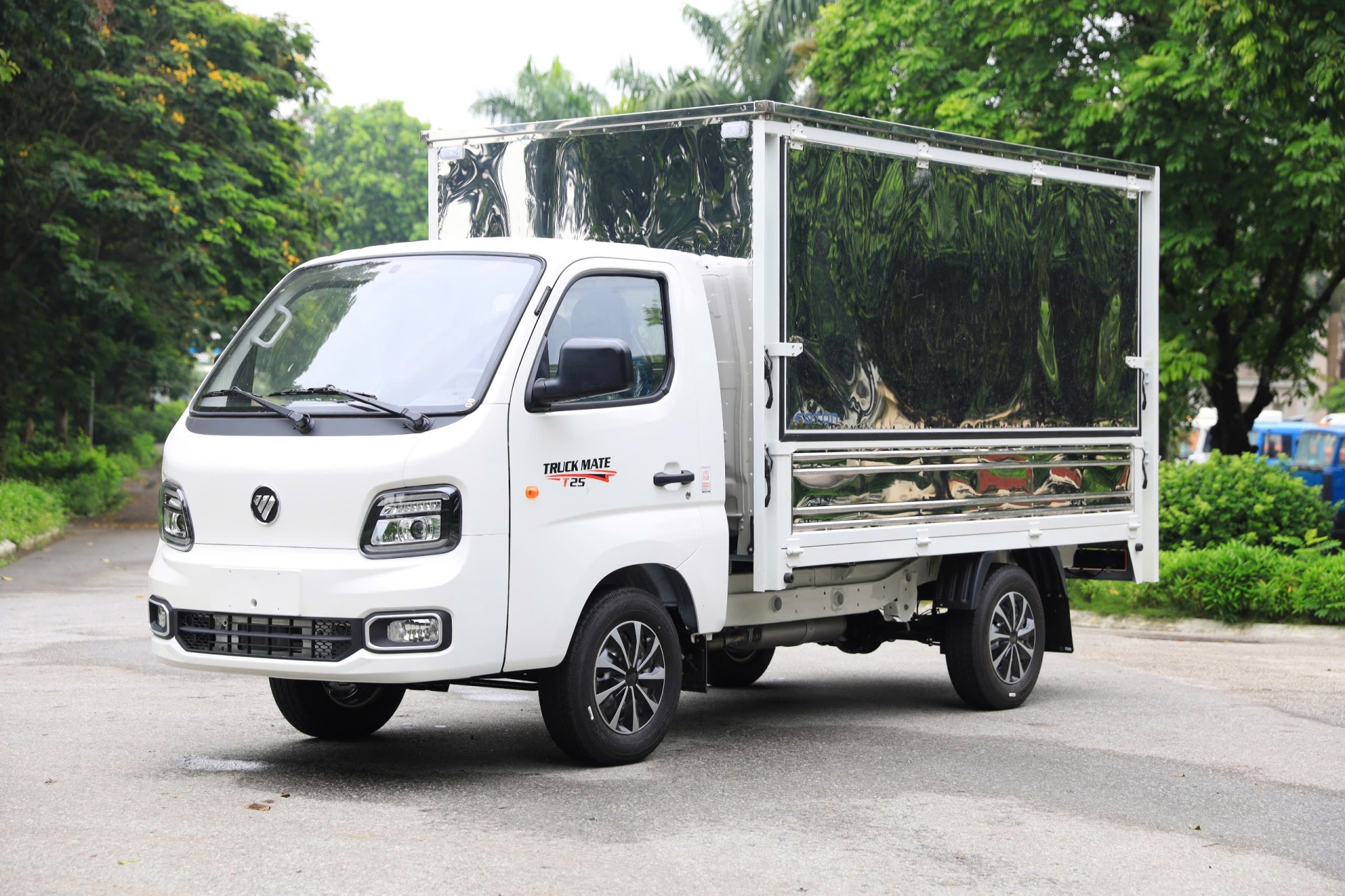 VEAM FOTON T25 THÙNG KÍN CÁNH DƠI MÀU TRẮNG