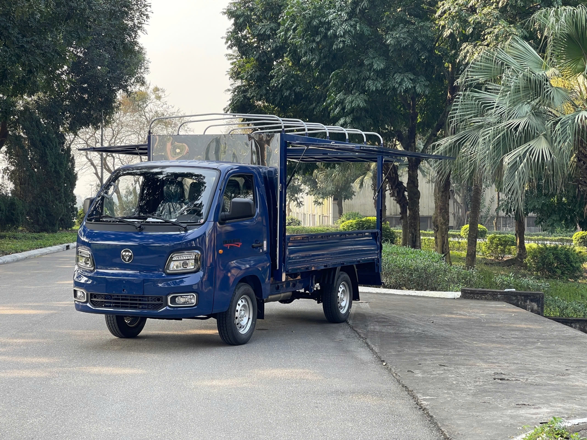 Foton T25 Mui Bạt Cánh Dơi – Giải Pháp Hoàn Hảo Cho Xe Bán Hàng Lưu Động