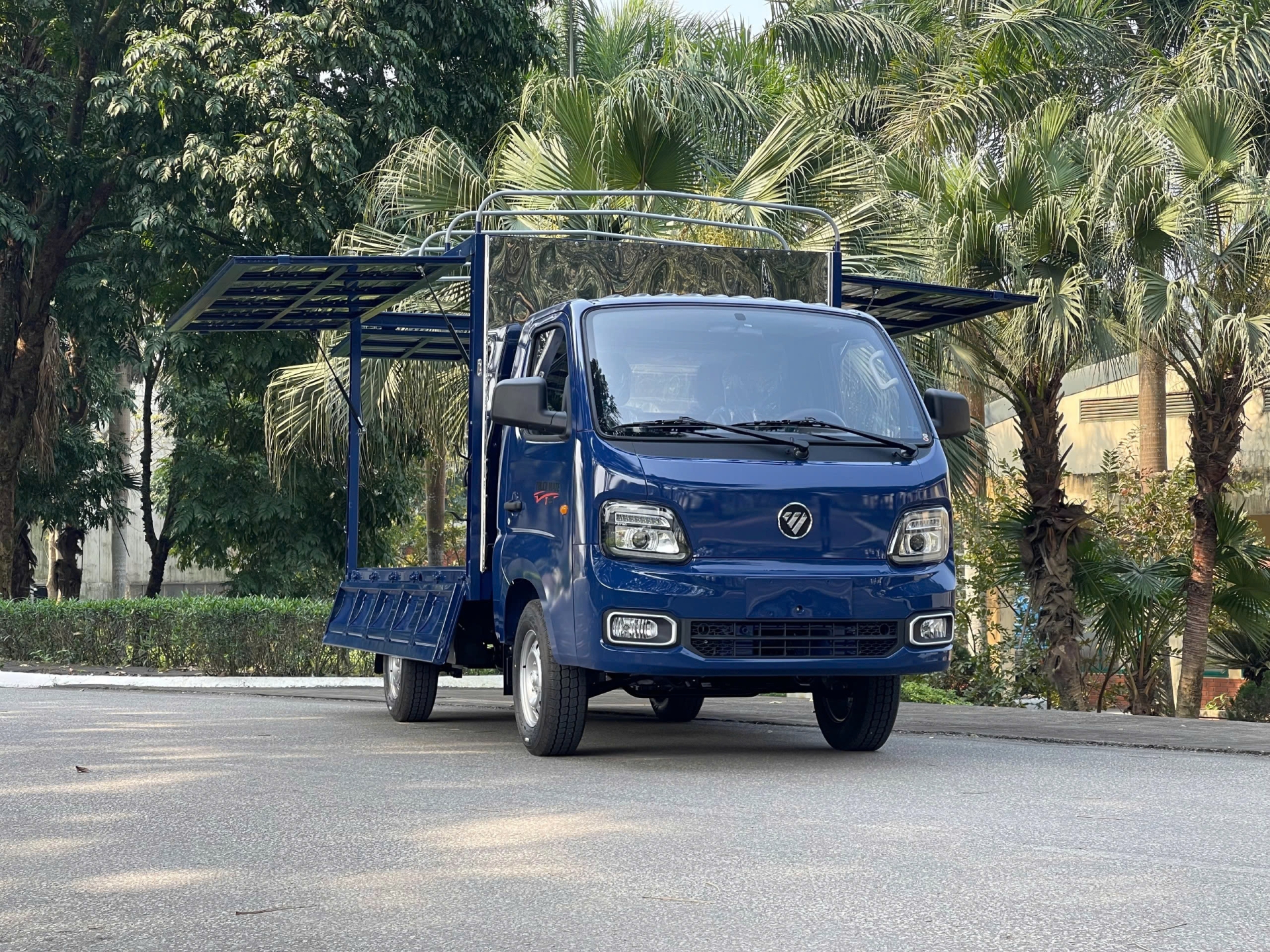 Foton T25 Mui Bạt Cánh Dơi – Giải Pháp Hoàn Hảo Cho Xe Bán Hàng Lưu Động