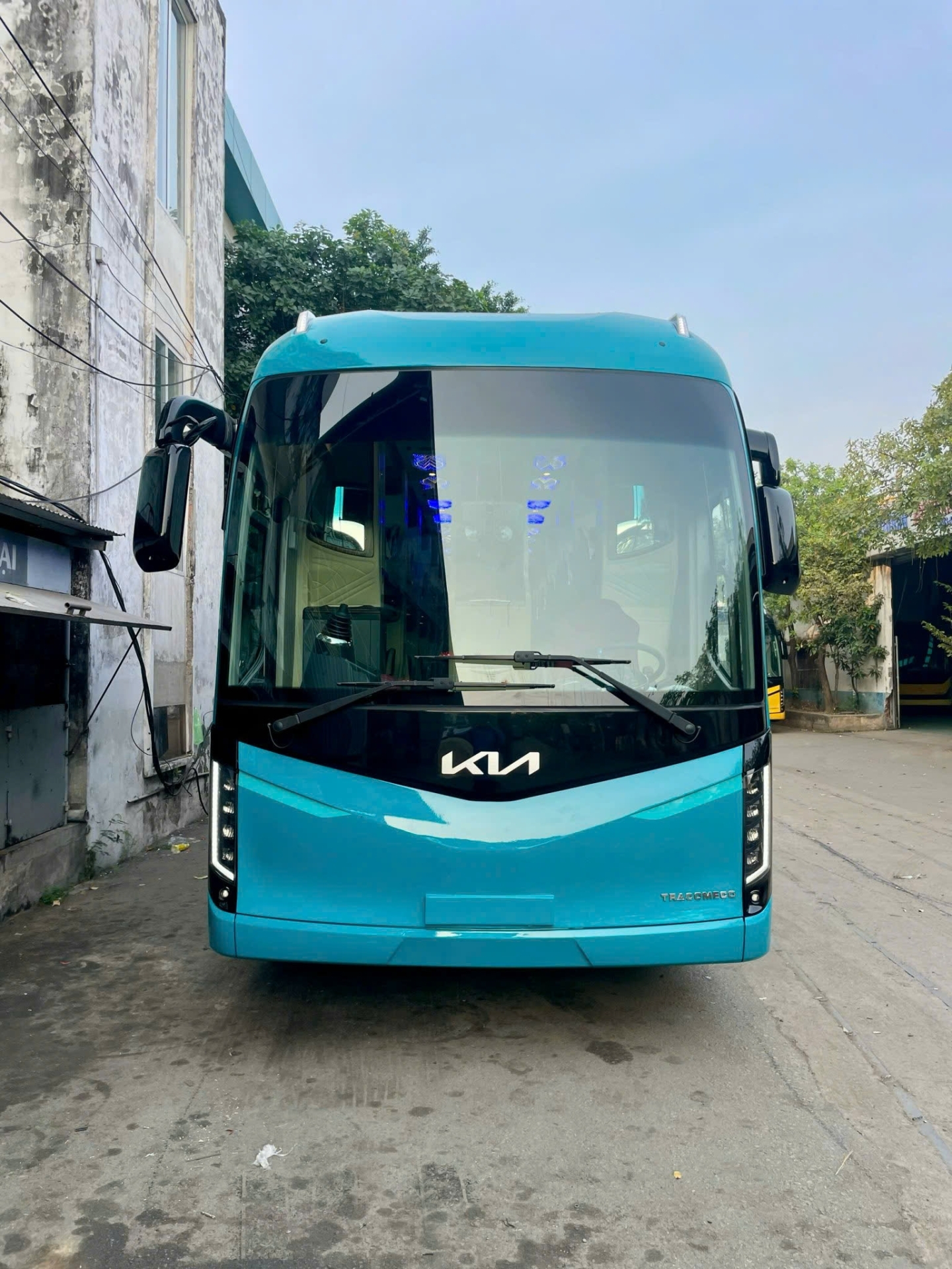 xe khách tracomeco 1