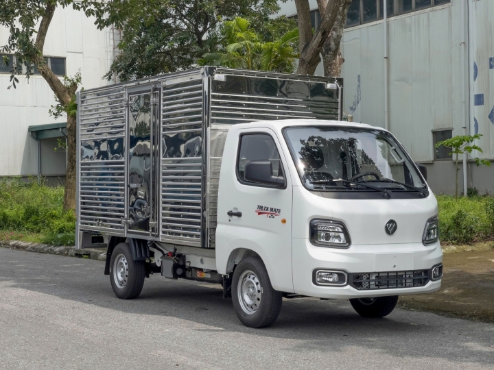 VEAM FOTON T25 TẢI TRỌNG 990KG THÙNG KÍN CỬA HÔNG MÀU TRẮNG
