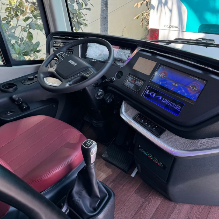 XE KHÁCH TRACOMECO KIA 47 CHỖ HYUNDAI D6CC - 425PS